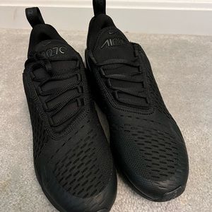 Black Nike Airmaxes Y7/W8.5